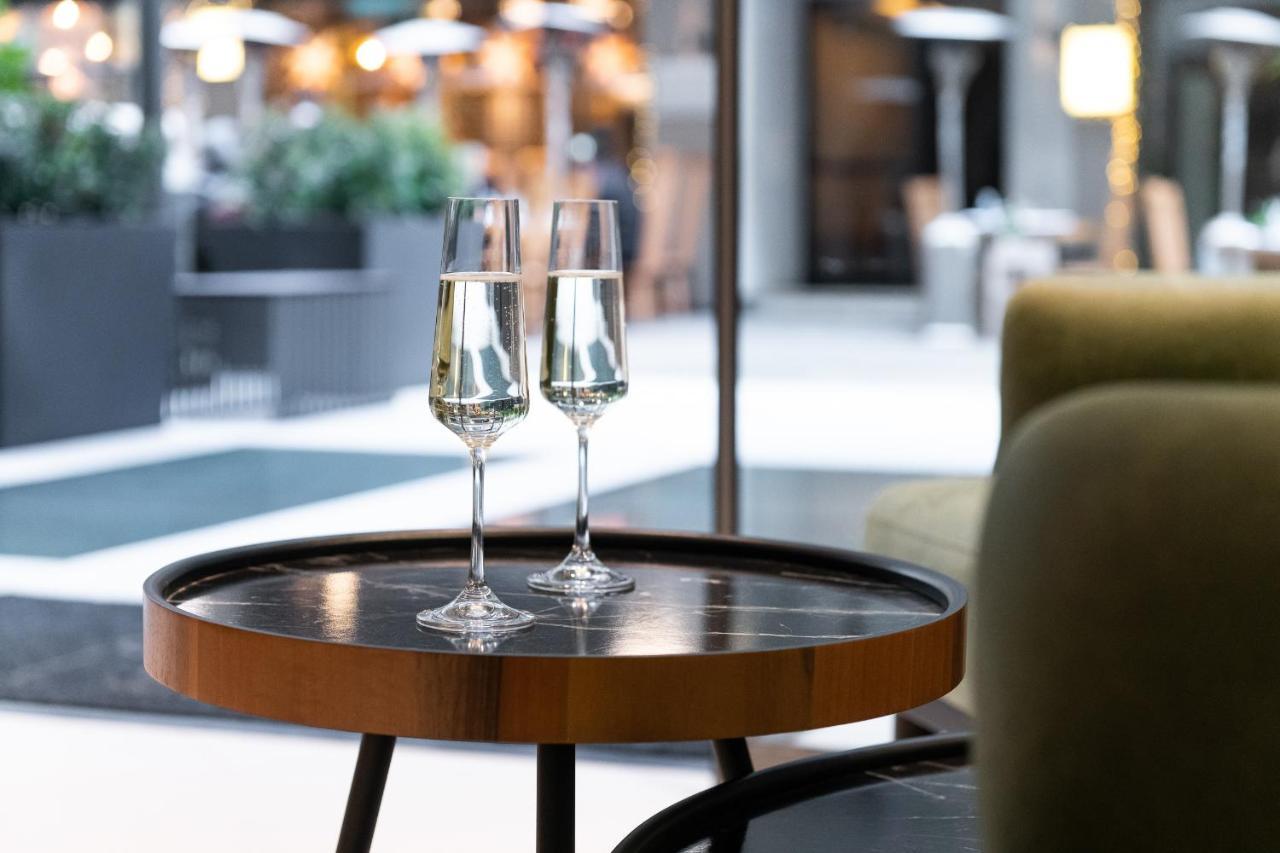 S Hotel Boutique سالونيك المظهر الخارجي الصورة Champagne flutes